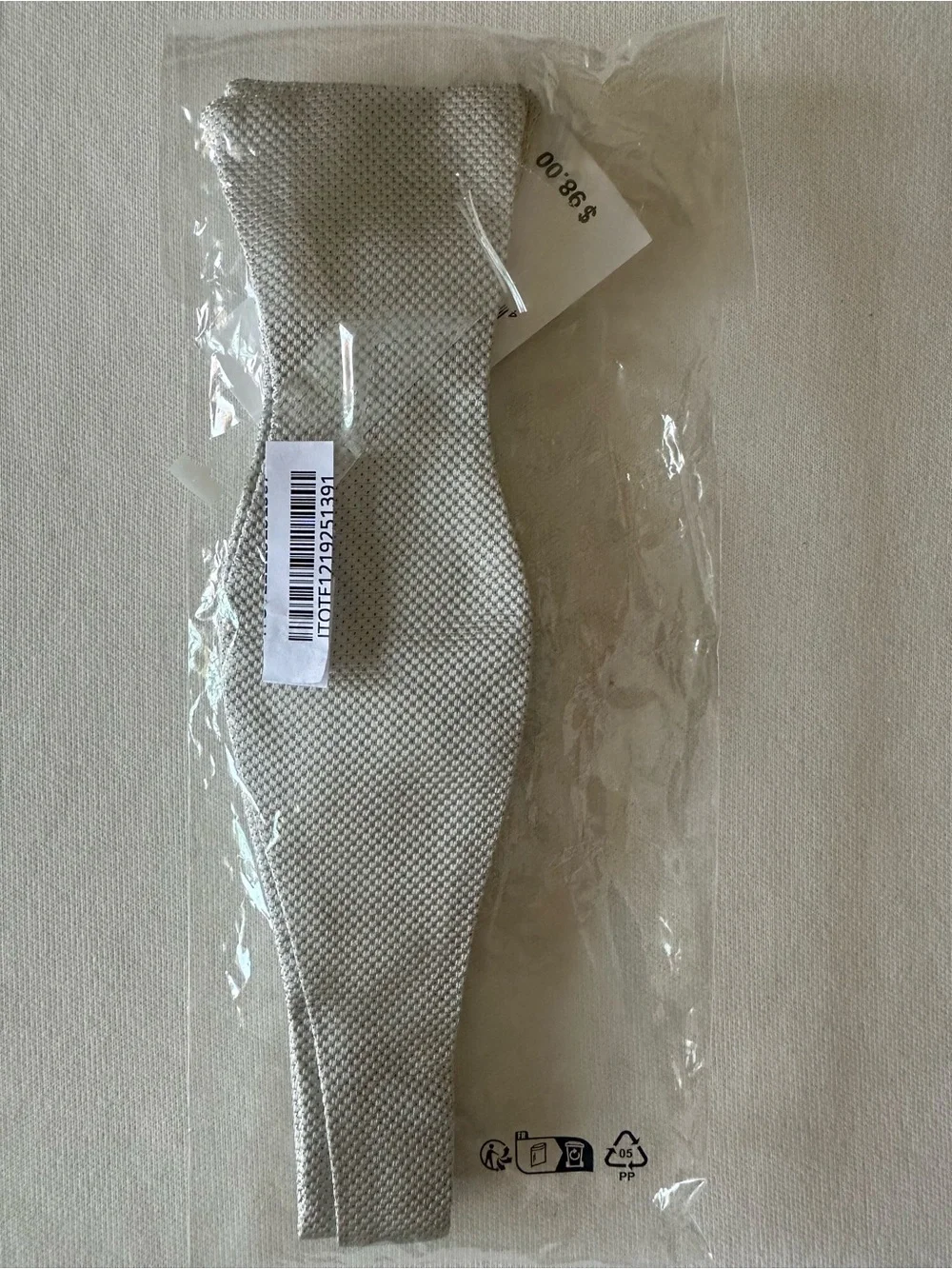 Bran new Saks Fifth Avenue 100% Silk Men’s self Bow Tie